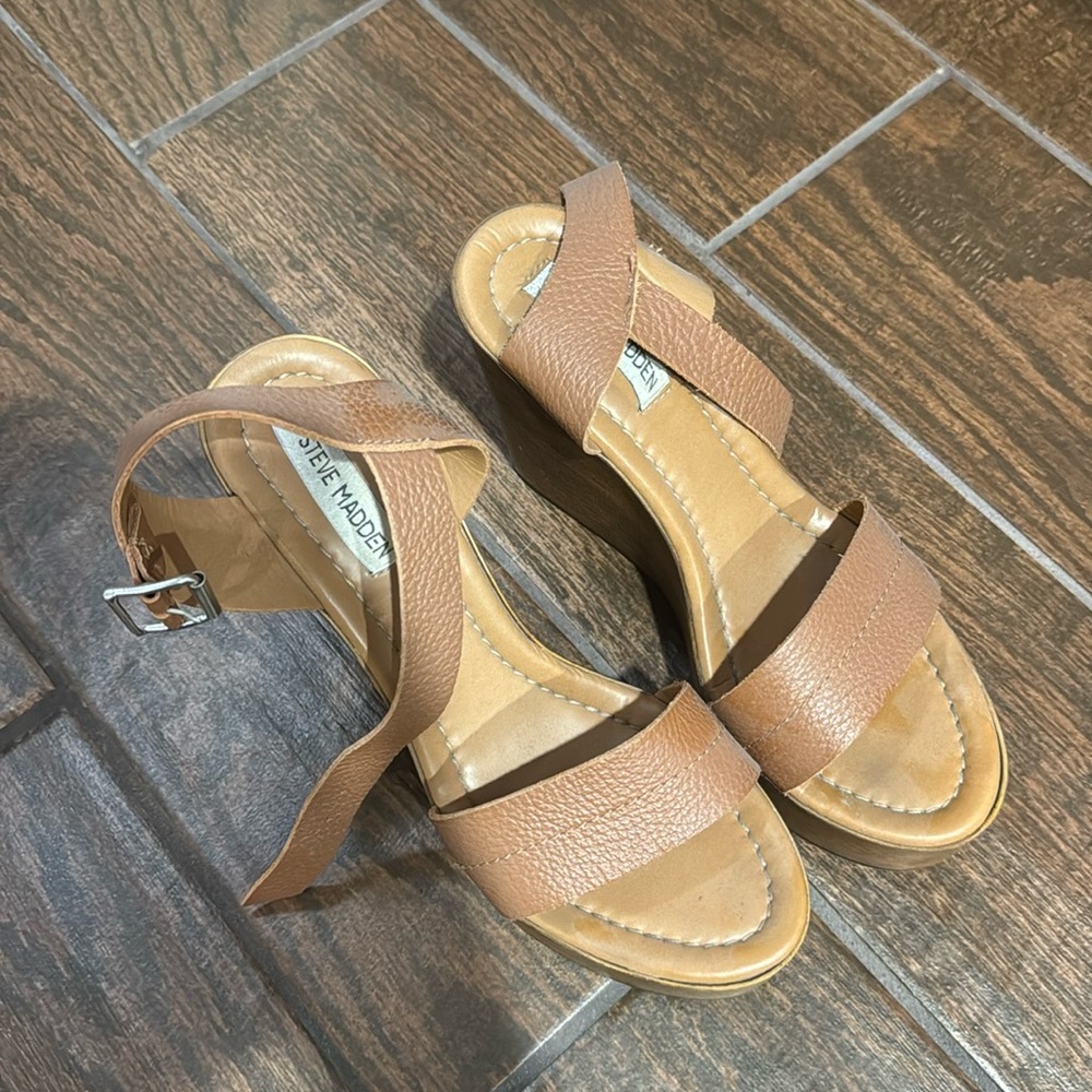 Steve Madden Brown wedges! In pretty good condition!